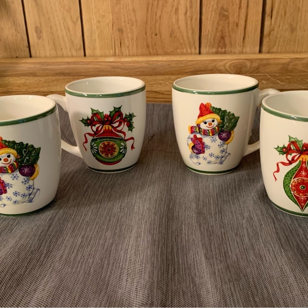 Christopher Radko retro mugs set of 4. No chips no crazing. Adorable great shape